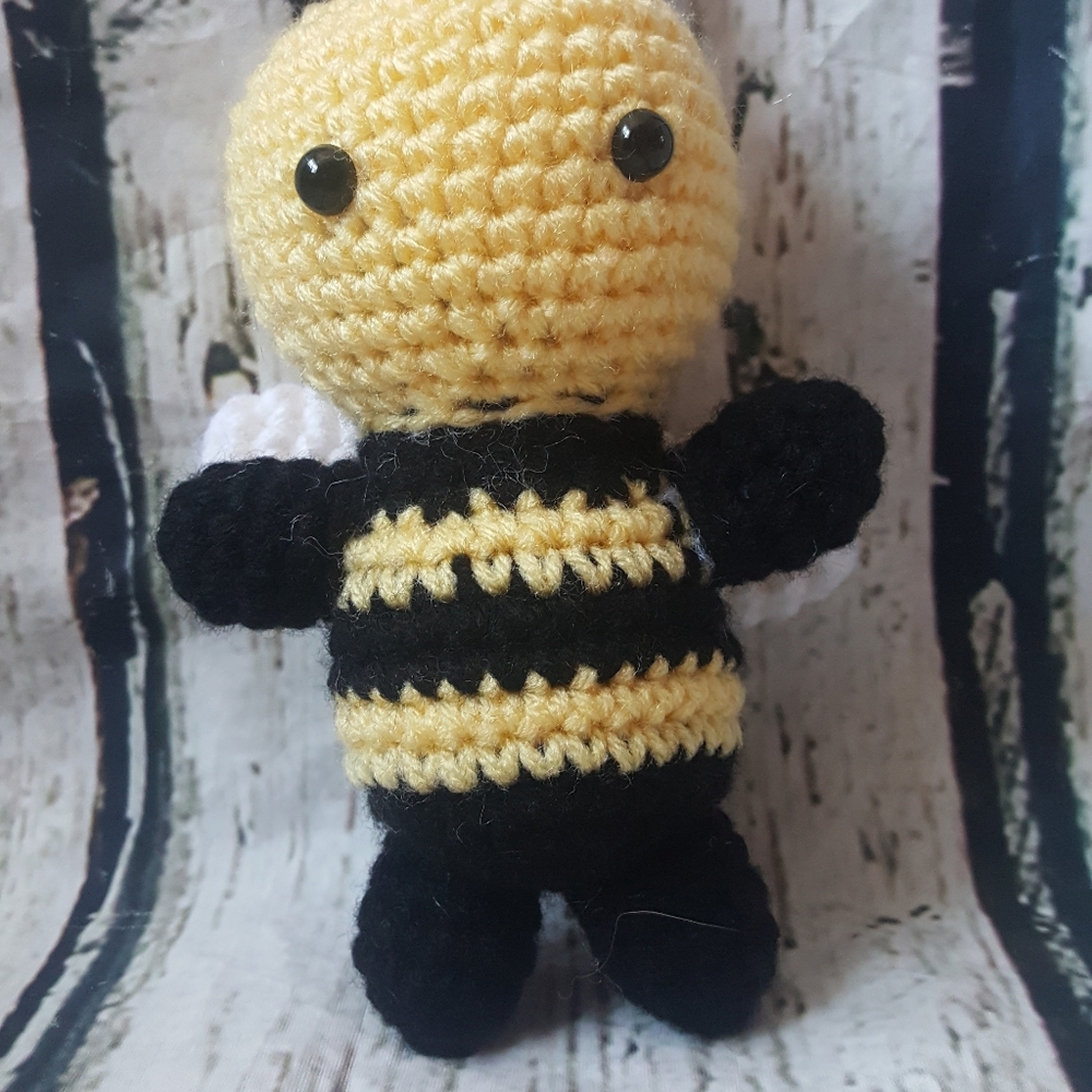 Crochet Bee Amigurumi - Picture 5 of 14